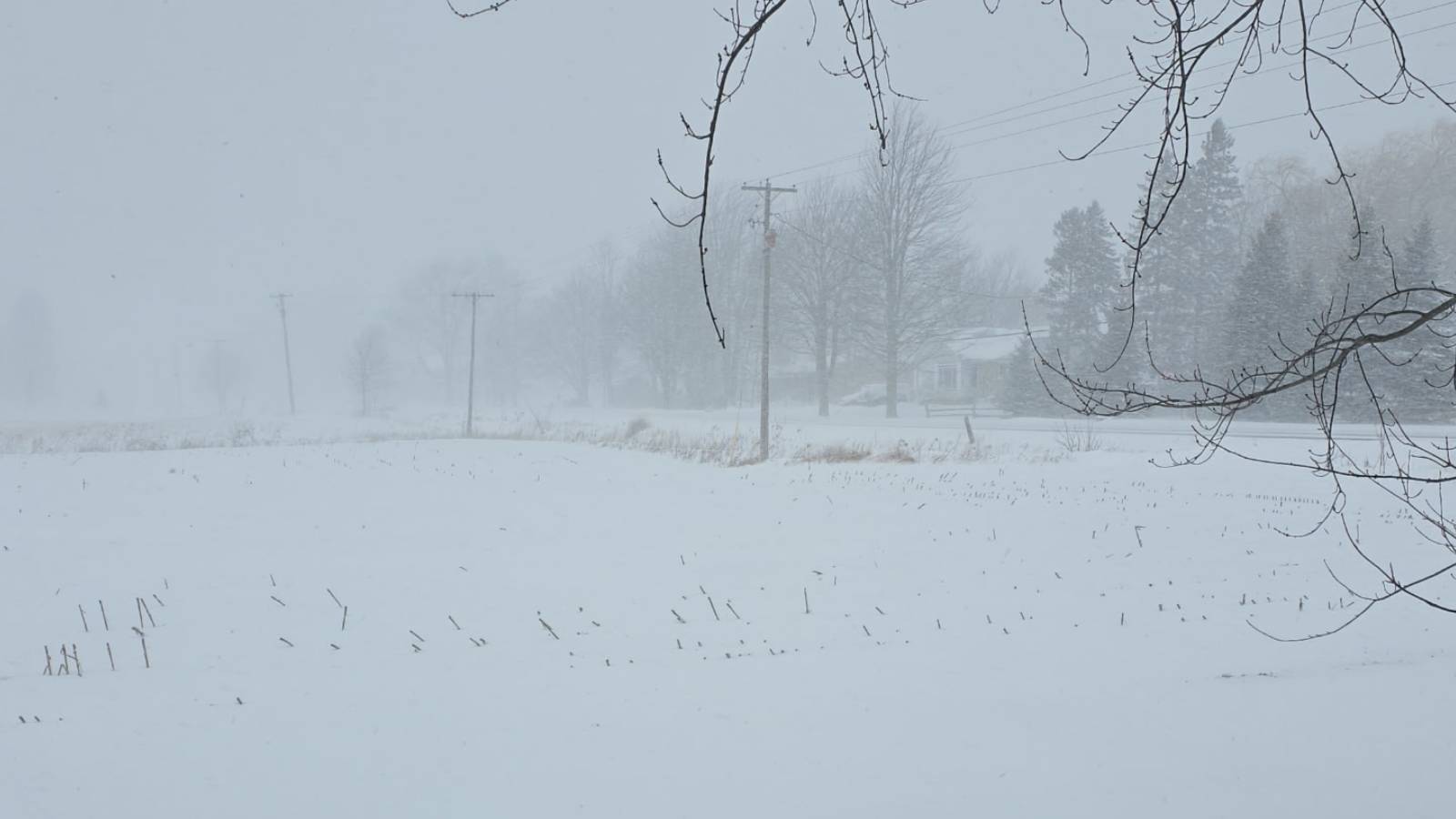 Snow drifts are seen in south Niagara